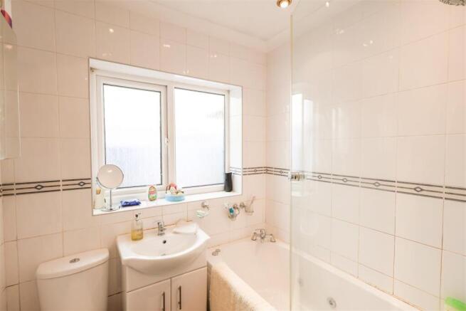 3 bed Detached Bungalow for sale Image 12