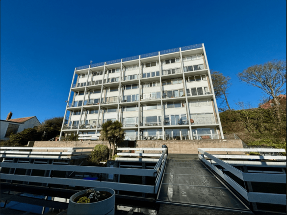 2 Bedroom Apartment for Rent- Felixstowe- Wainwr
