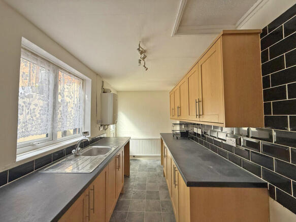 3 bed Terraced for sale Image 5