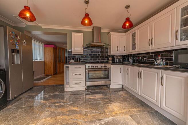 Kitchen/Sun Room