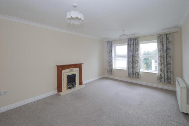 50 Oakfield House CV32.jpg