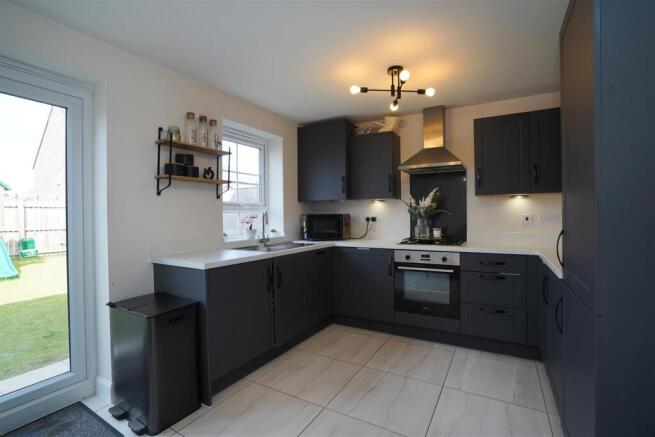 3 bed Semi-Detached for sale Image 10