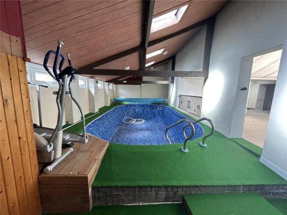 5 bed House for sale Image 5