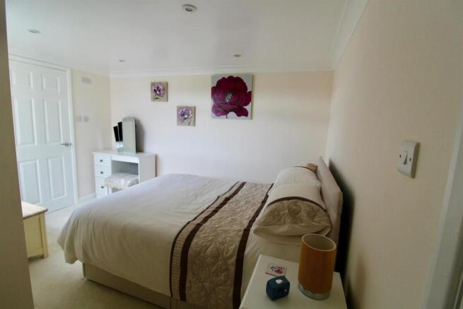 Bed 4.jpg