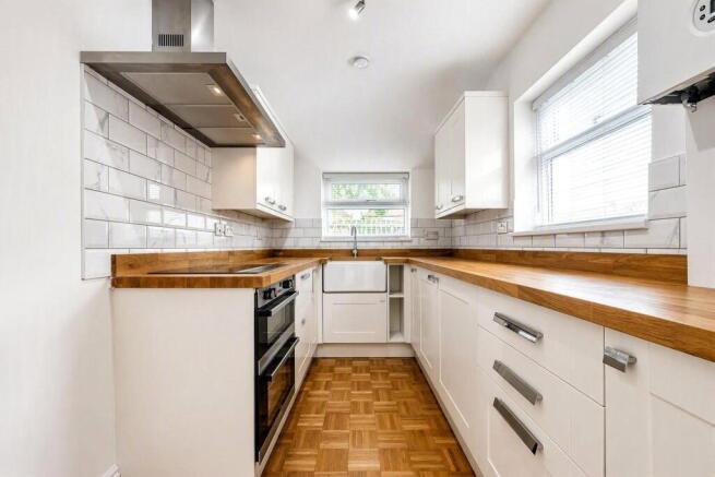 2 bed Terraced to rent Image 4