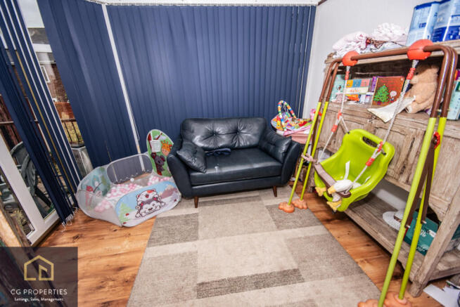 3 bed Semi-Detached for sale Image 4