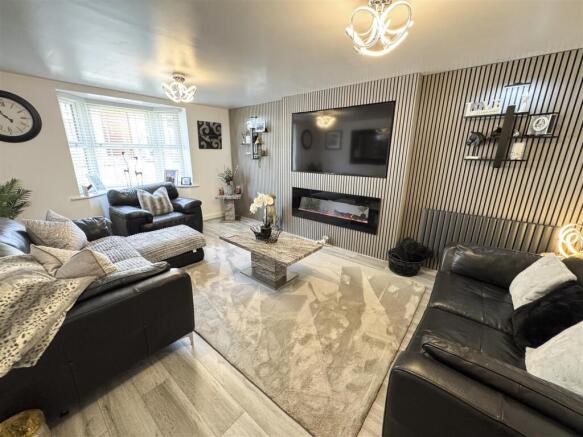4 bed Detached for sale Image 4