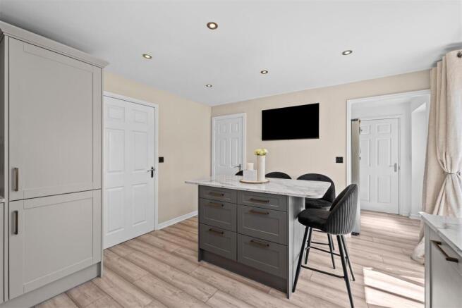 4 bed Detached for sale Image 8