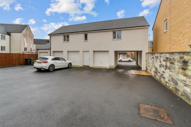 Garage & Parking