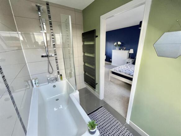 En Suite Bathroom Aspect 2 - Bed 1