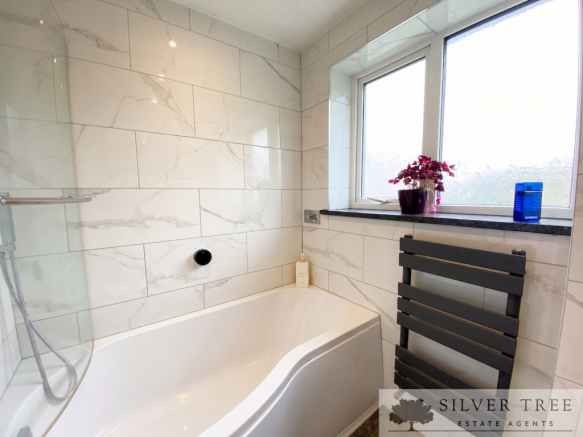 4 bed Detached for sale Image 10