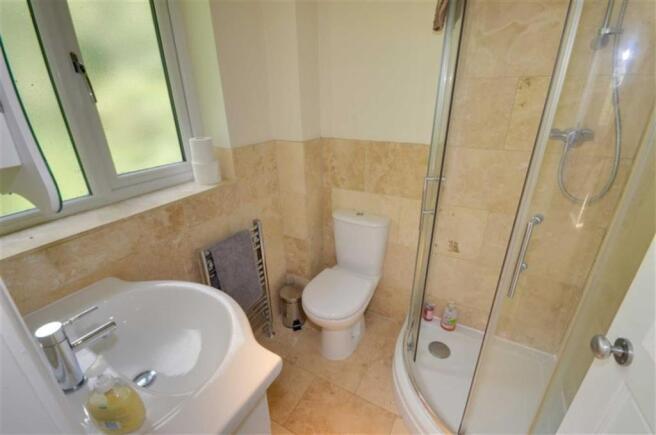 EN-SUITE SHOWER ROOM