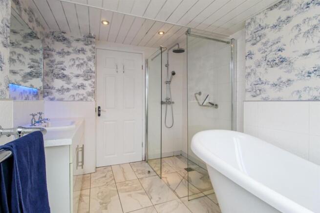 BATHROOM/W.C.