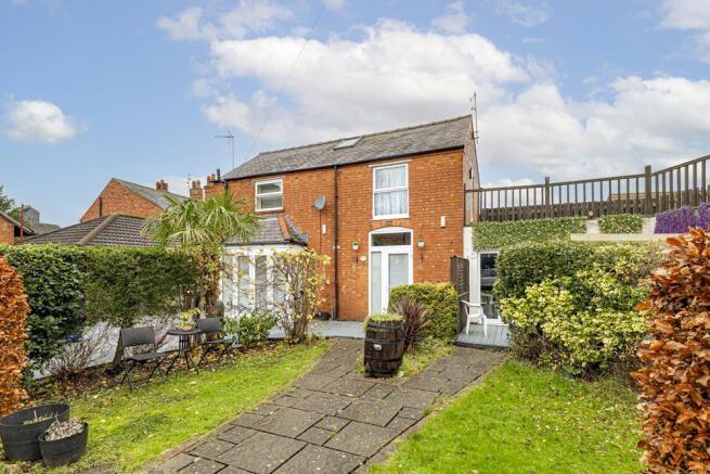 UNIT 2 - THE COACH HOUSE