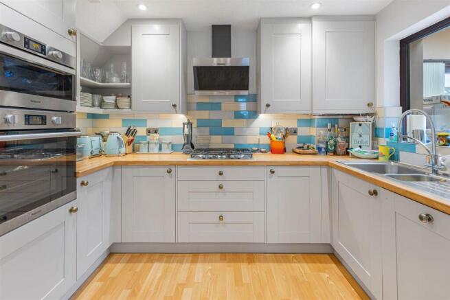 Kitchen/ Dining Room