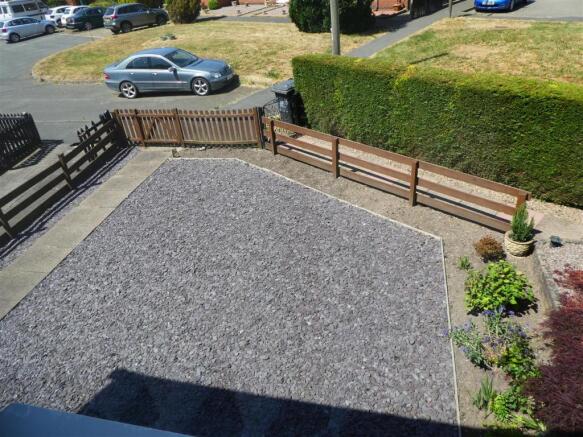 Front low maintenance garden /potential off road p