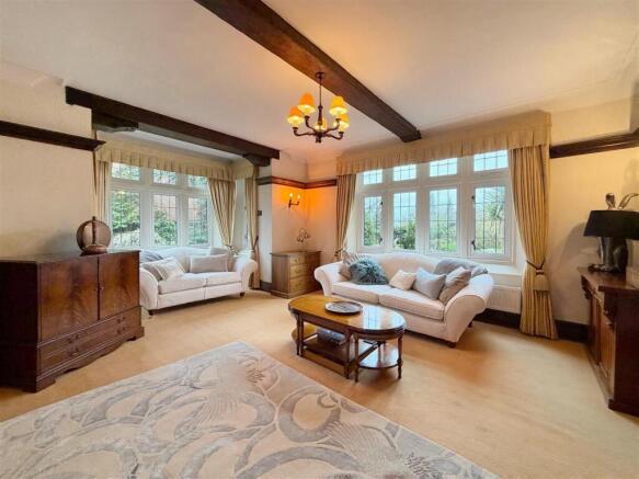 6 bed Detached for sale Image 10