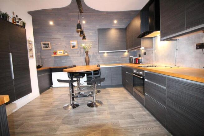 2 bed End of Terrace to rent Image 9