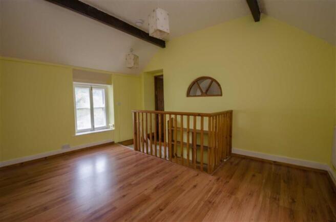 FIRST FLOOR LANDING