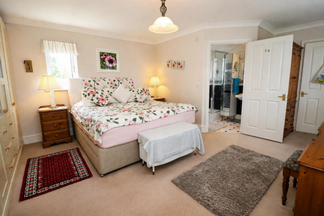 3 bed Detached for sale Image 6