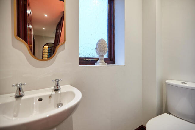 3 bed Terraced for sale Image 11