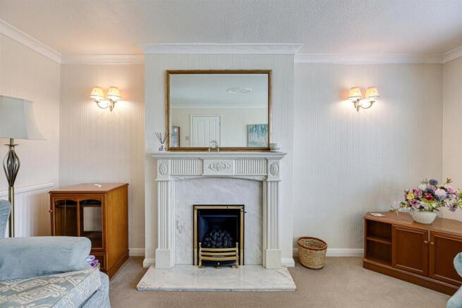 4 bed Detached for sale Image 5