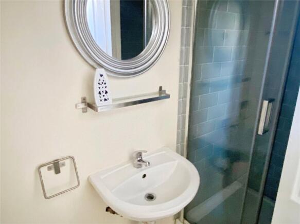 1 bed Apartment to rent Image 5