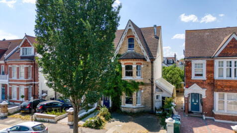 Sackville Gardens, Hove, BN3 4GH