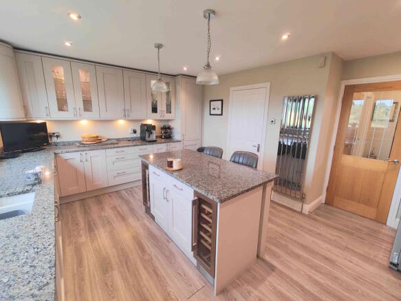 4 bed Detached for sale Image 10