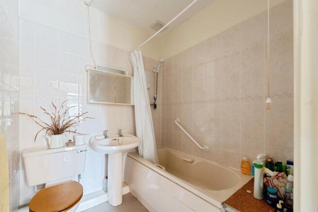 2 bed Flat for sale Image 10