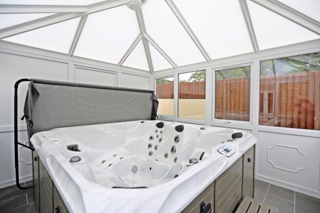 Hot tub (Included)