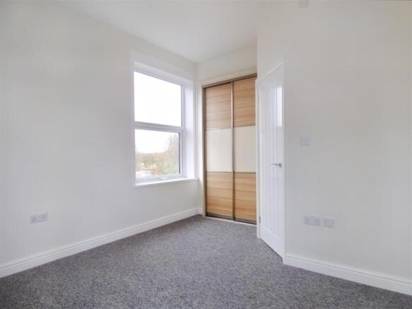 Flat 2 88a Station Road- bedroom.jpg
