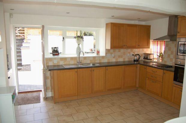 KITCHEN/BREAKFAST ROOM