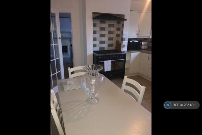 Kitchen With Range Cooker - Gas Hob, Electric Oven