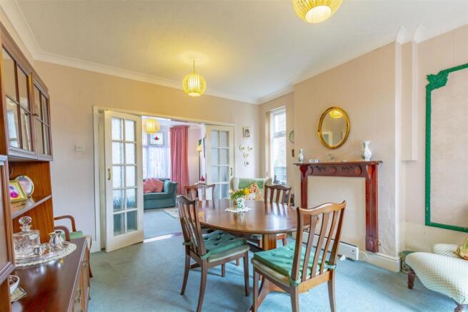 Dining Room (2)-HDR copy.jpg