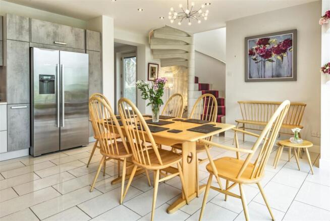 Dining Area.jpg