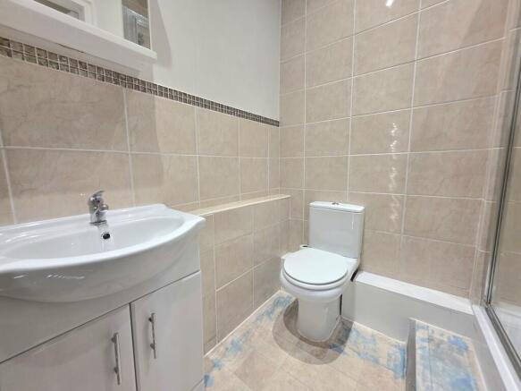 2 bed Terraced to rent Image 7
