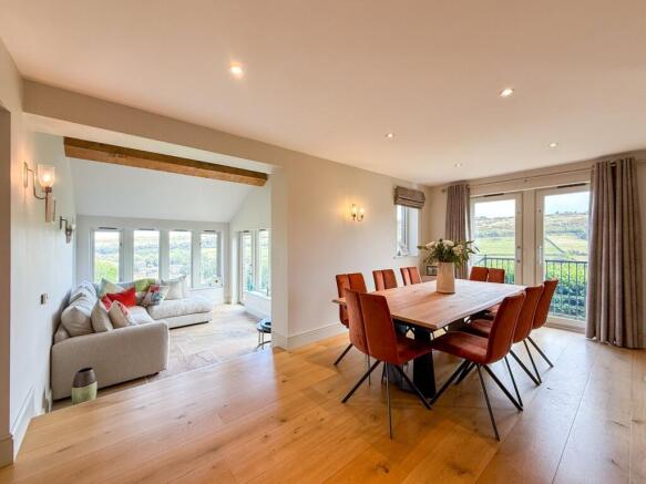 4 bed Detached for sale Image 5