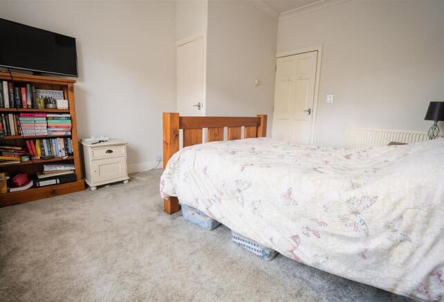 3 bed Terraced for sale Image 11