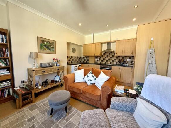 2 bed Apartment for sale Image 4