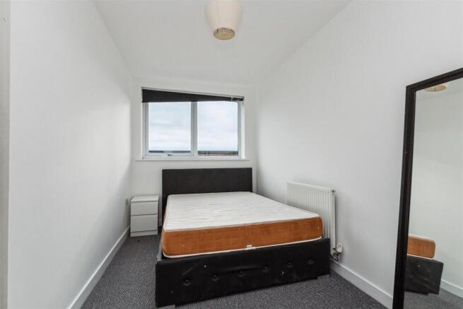 F7 122 Tooting High Street SW17 bedroom 1.jpg