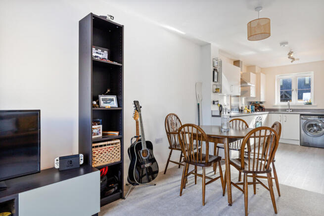 13 Dining Area 28 Barton Way