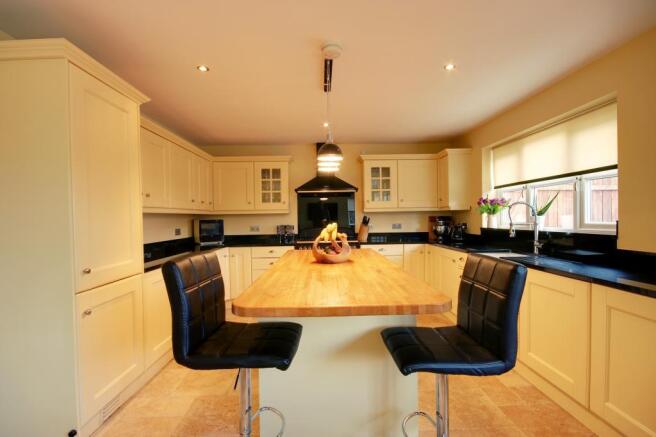 Open plan living/kitchen