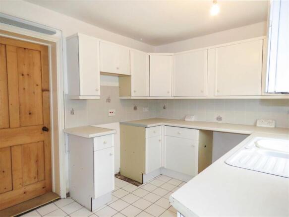 Kitchen 2.JPG