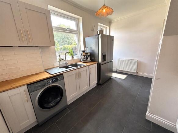 3 bed Terraced for sale Image 11