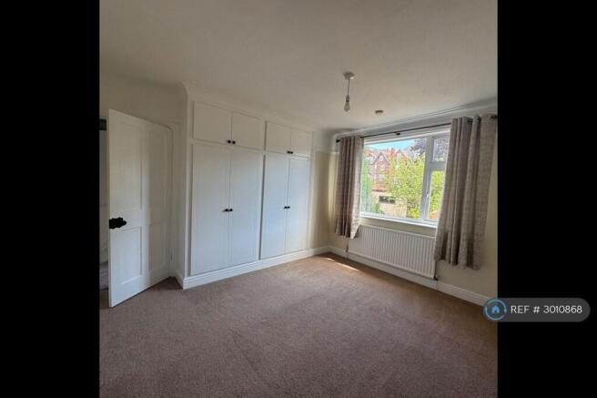 3 bed Semi-Detached to rent Image 12