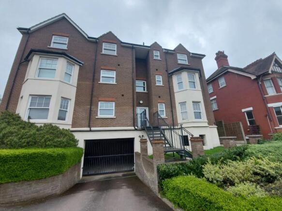 Stunning 2 Bed Flat in Hightown