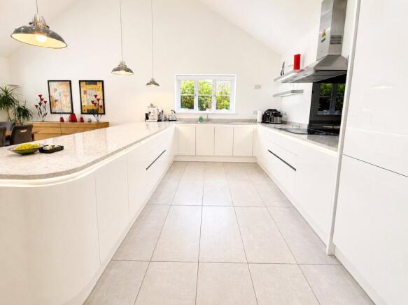 3 bed Bungalow for sale Image 6