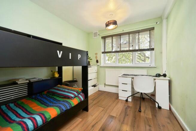 2 bed Flat for sale Image 7