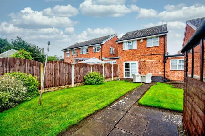 REAR SHOT/GARDEN